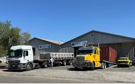 Entrada a bodega ERGO con montacargas